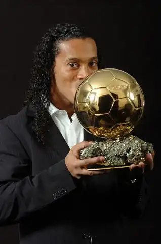 相当生气！利雅得胜利89分钟被反超 C罗十分愤怒向裁判投诉.