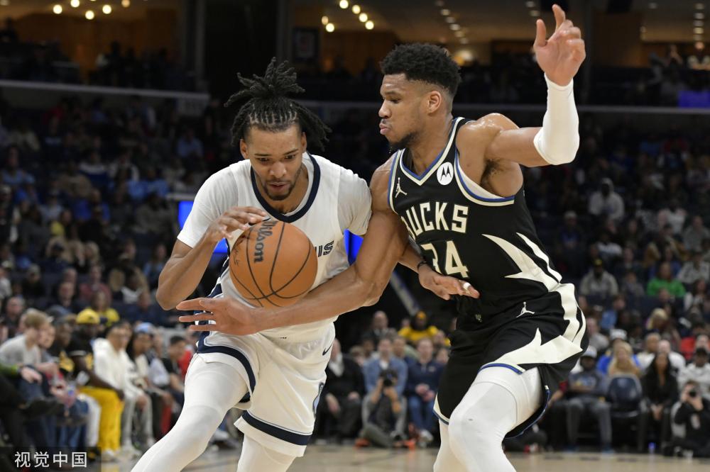 相当生气！利雅得胜利89分钟被反超 C罗十分愤怒向裁判投诉.